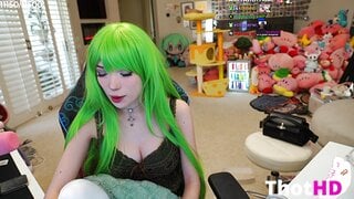 Emiru cleavage Video Leak_001