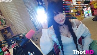 Emiru choker cleavage