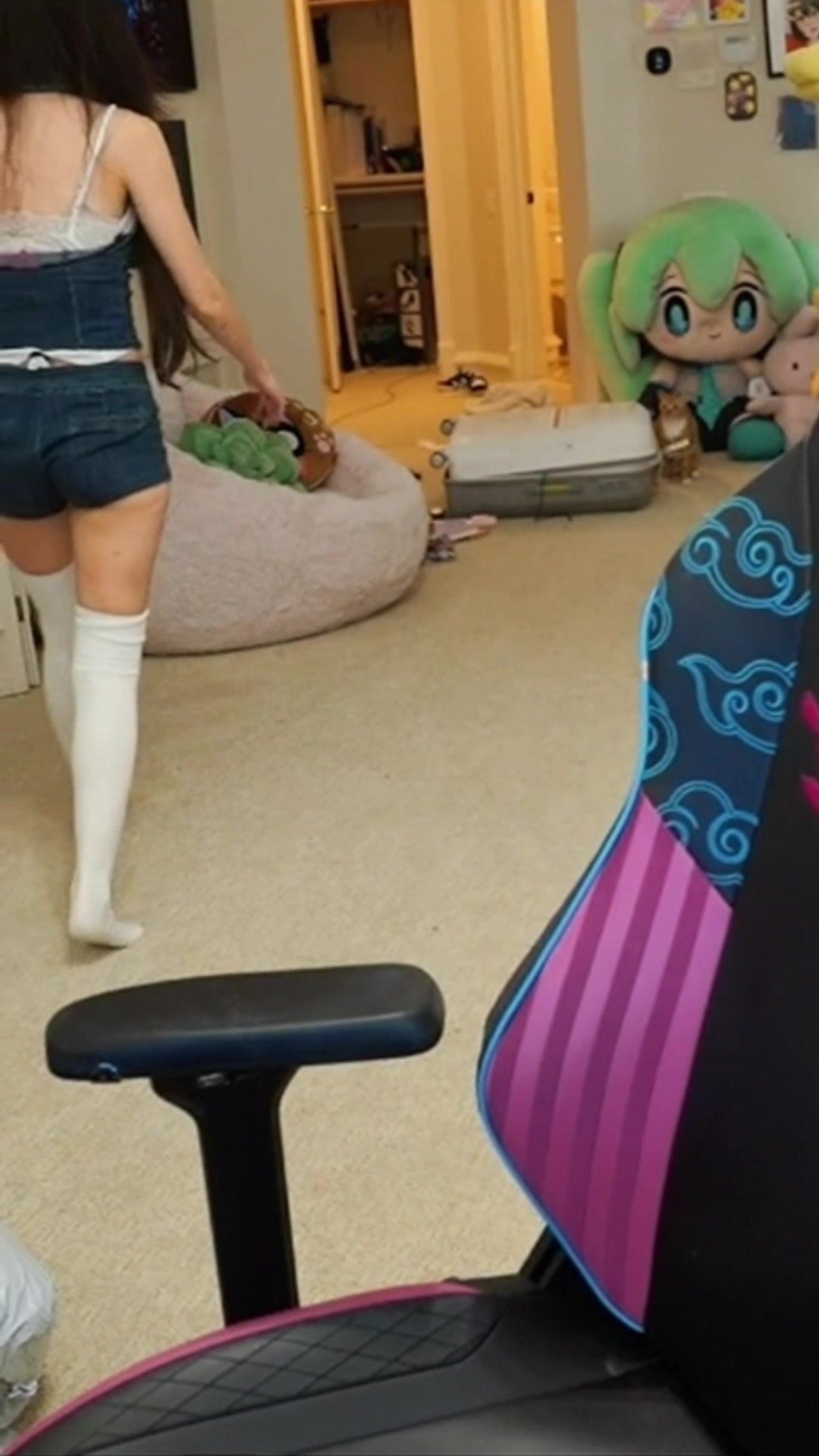 Emiru shorts thighhighs from behind cleavage Leaked Video