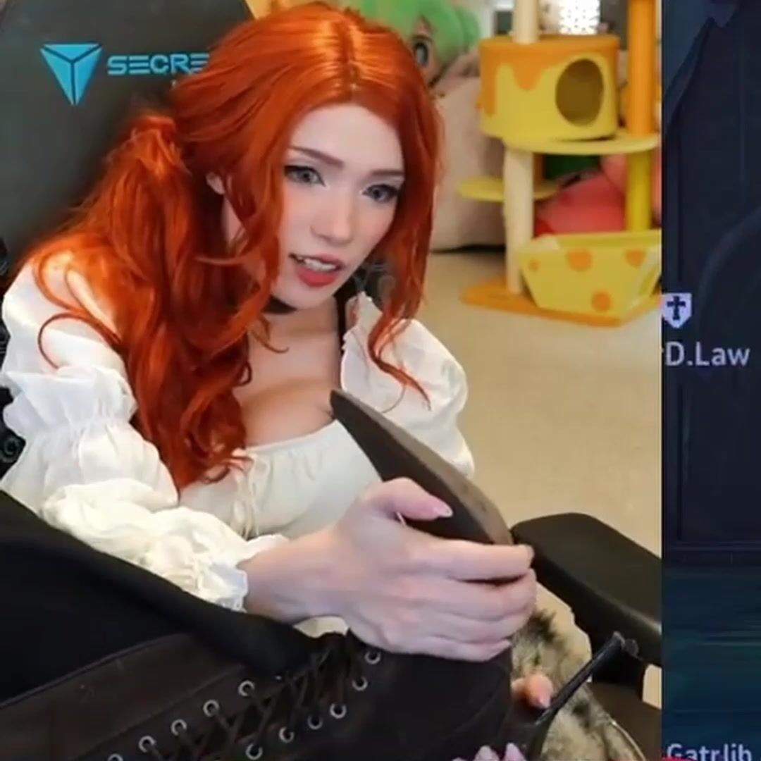 Emiru dress choker Video