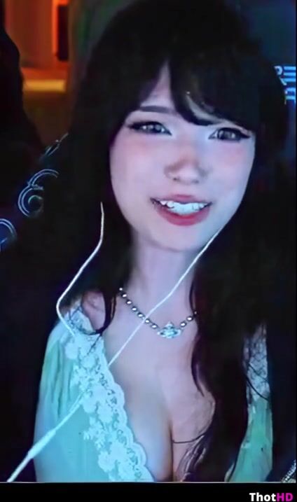 Emiru cleavage close-up OF Leak