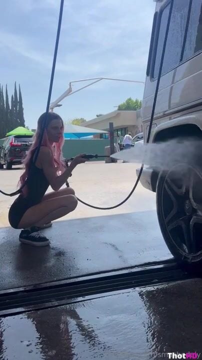Ashley Matheson outdoor squatting shorts Leaked OnlyFans