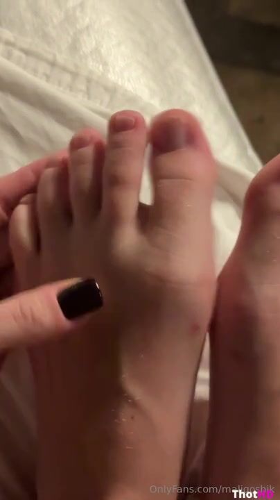 Anna Malygon feet toes close-up Leaked Video
