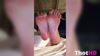 Anna Malygon feet toes on bed close-up OnlyFans