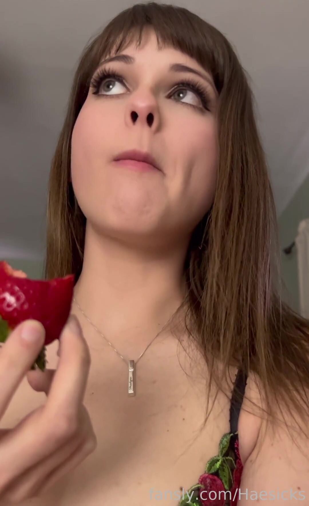 Haesicks cleavage nude Video
