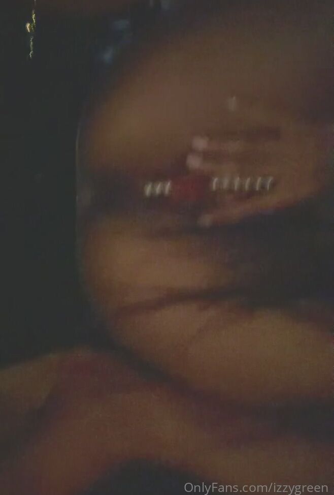 Izzy Green close-up OnlyFans Leak