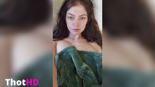 Makoshake Big Tits nipslip armpits close-up Video Leak