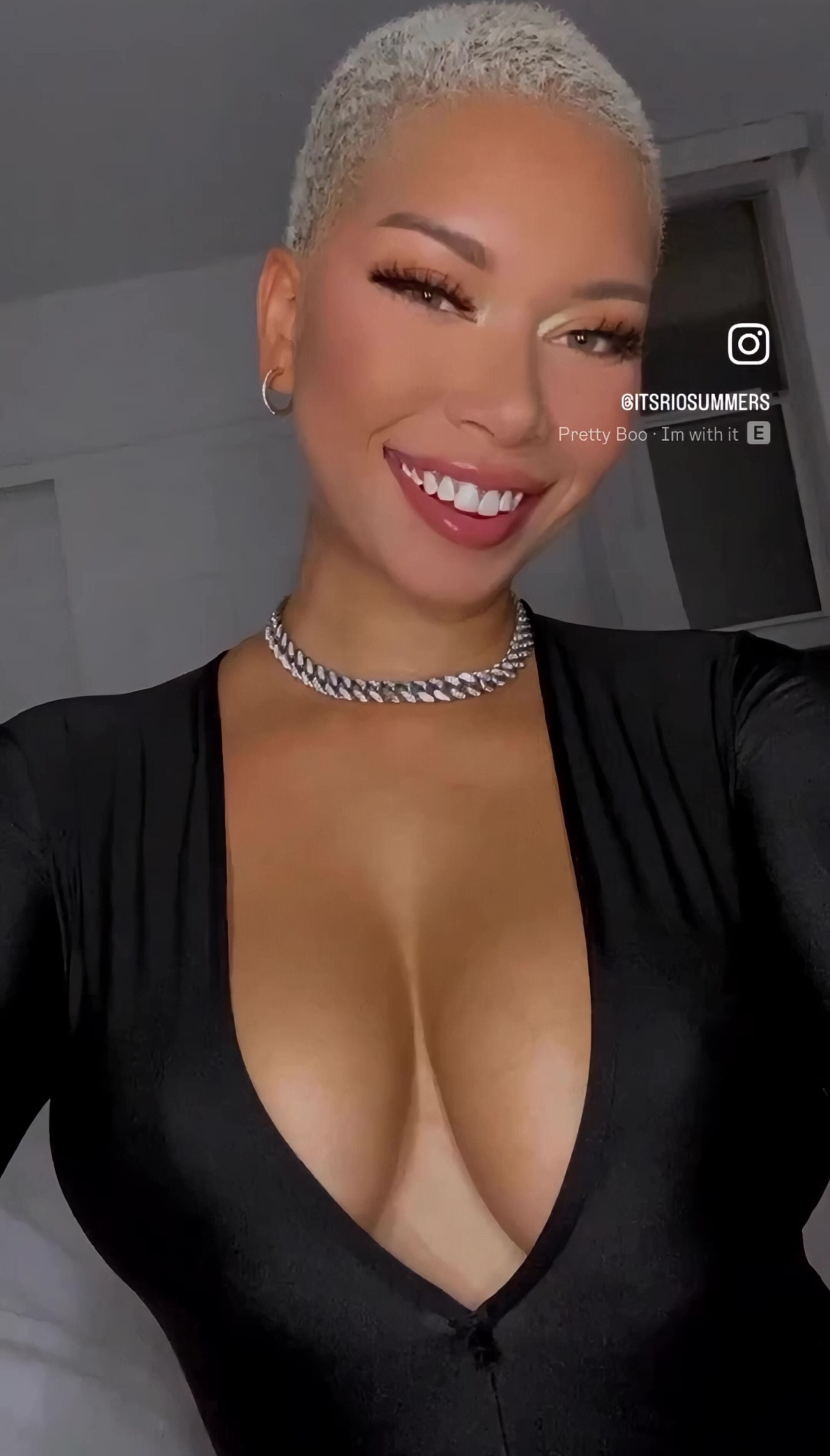 Rio Summers cleavage Big Tits braless