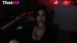Heyimbee cleavage Video Leak