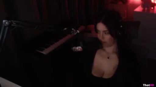 Heyimbee cleavage Video Leak