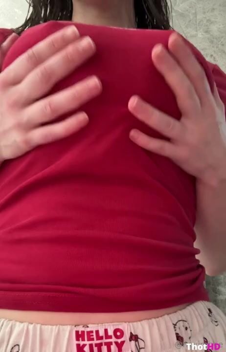 Heyimbee Big Tits Tits Squeezed close-up Leaked OF