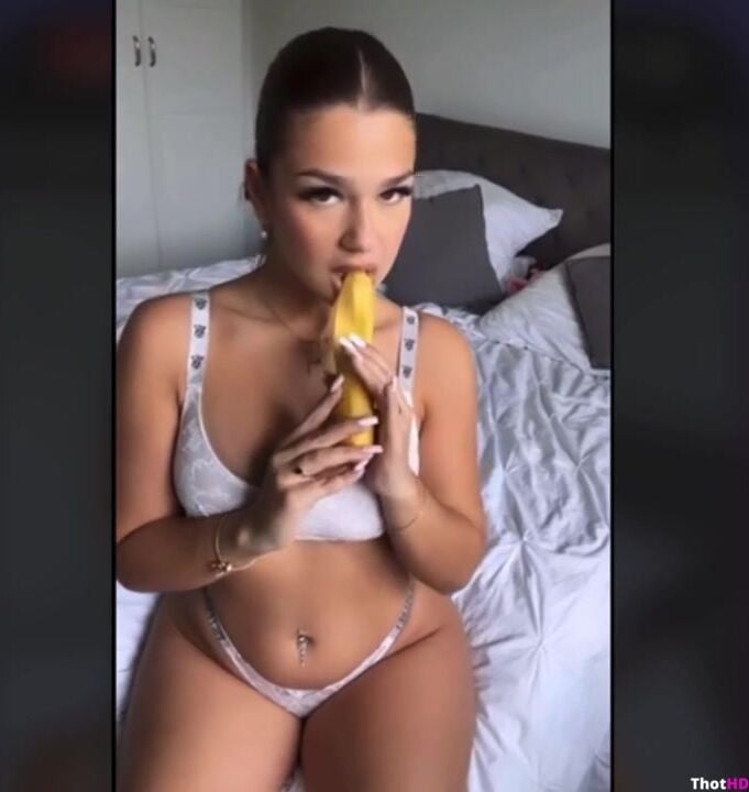 Xeniahelenaa mirror bottomless cleavage tongue Video