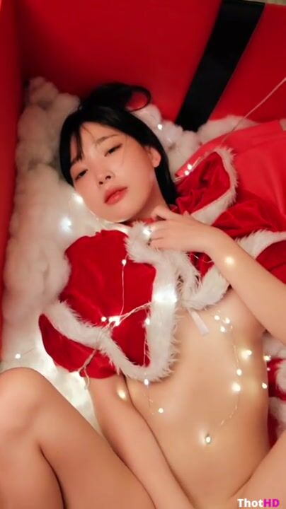 Inkyung spread legs nude masturbating NSFW Video