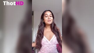 Mia z close-up masturbating bg sex fingering