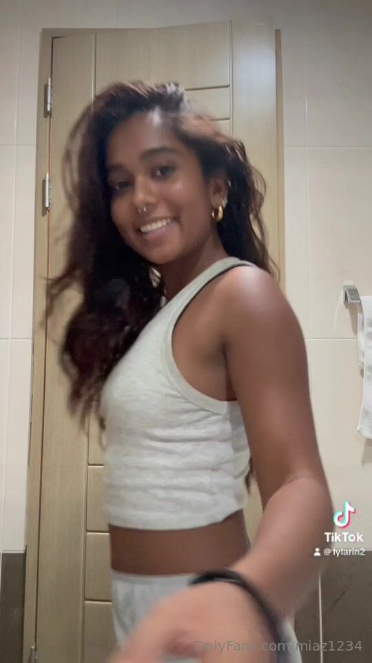 Miaz1234 nude bathroom from behind towel Leaked OF Video