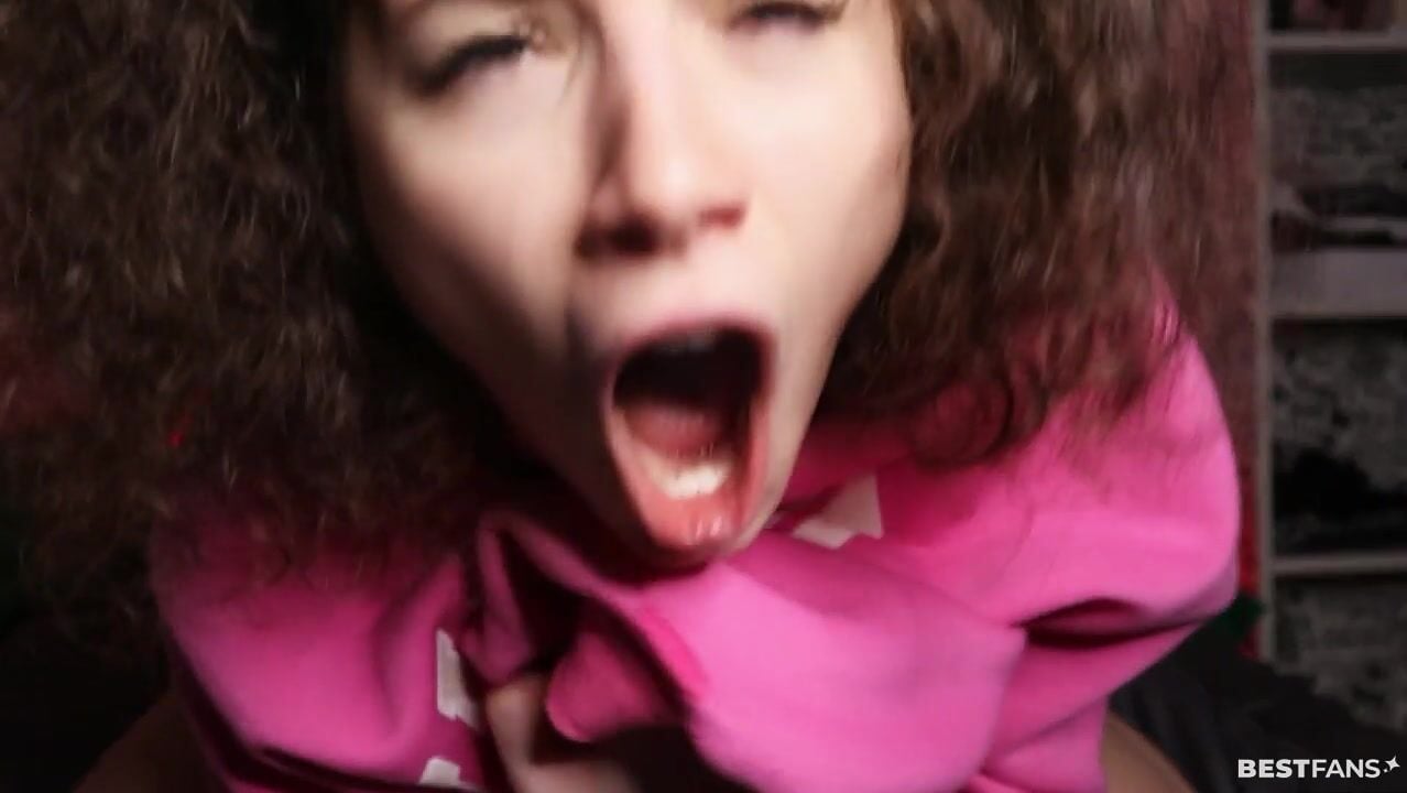 Yololary braless cleavage OF Video