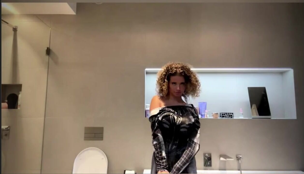 Yoloschnitzel bathroom topless mirror Big Tits OnlyFans Leak