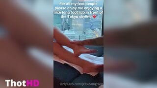 Jessica Nigri feet toes close-up towel OF Leak