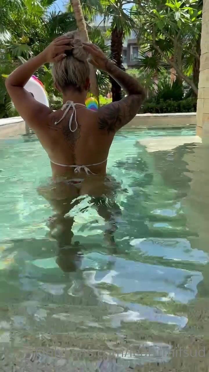 Leah_Mifsud pool outdoor ass from behind Leaked Video