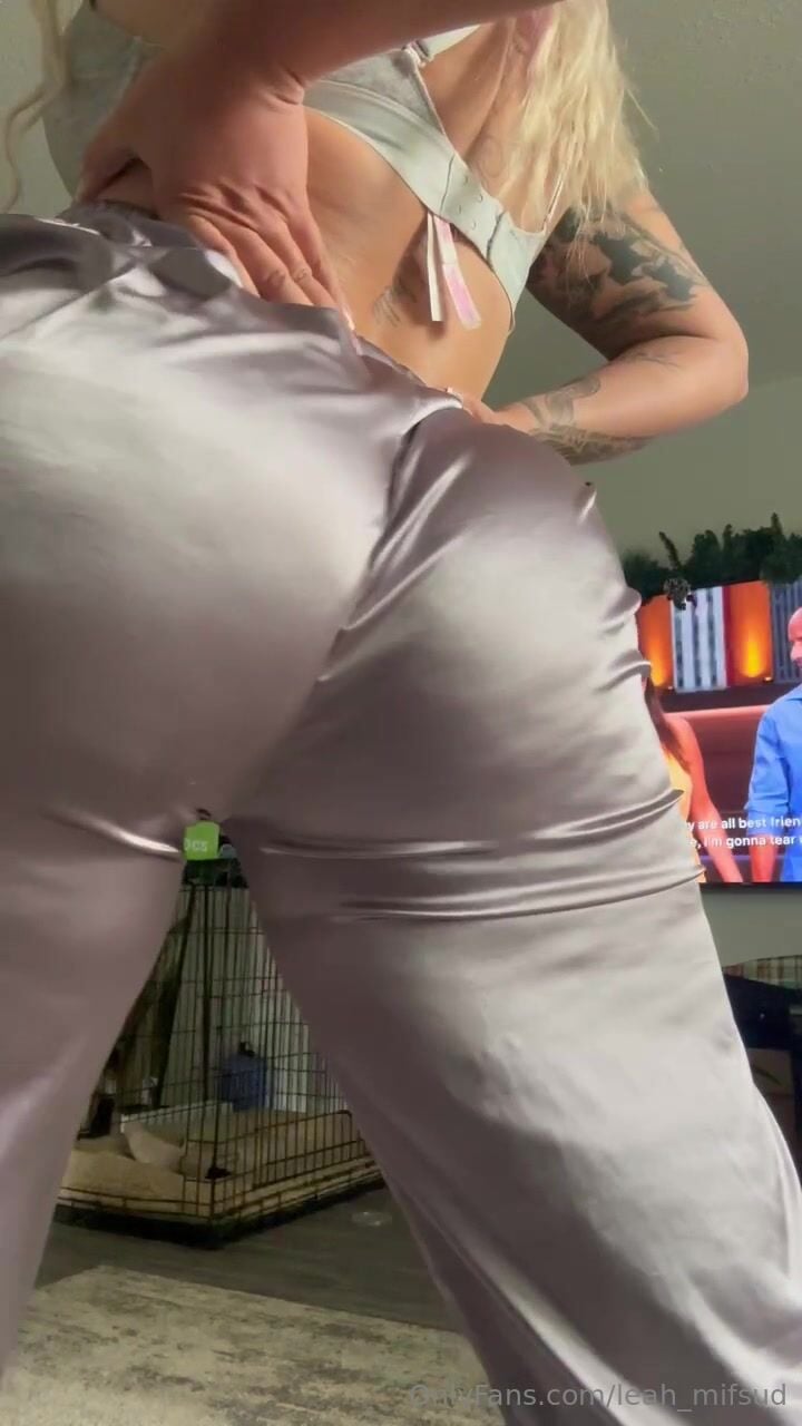 Leah_Mifsud ass undressing close-up from below Leaked OF