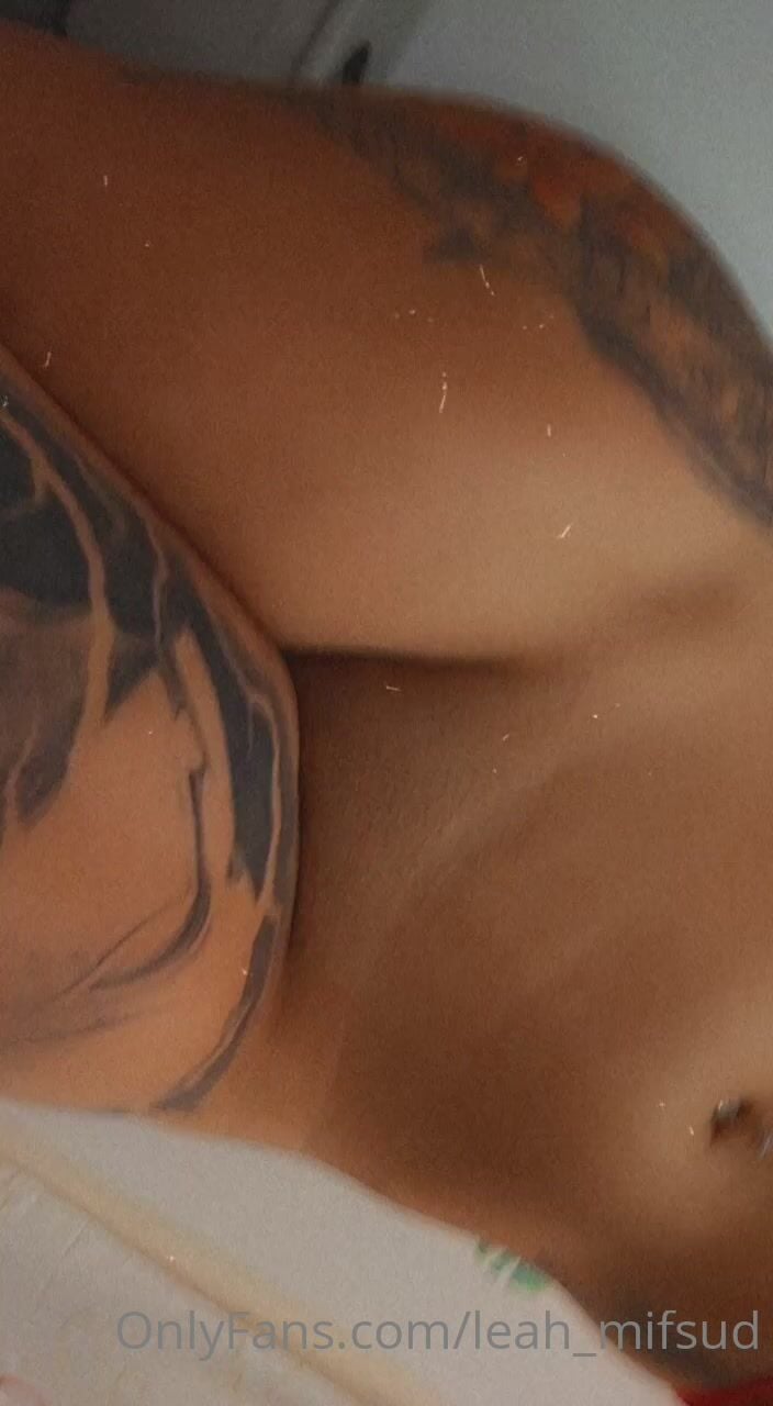 Leah_Mifsud close-up ass nude