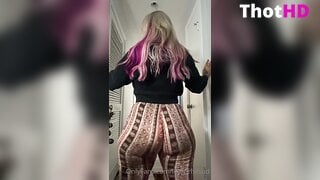 Leah_Mifsud ass from behind cleavage close-up Video