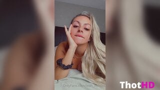 Leah_Mifsud ass feet cleavage on bed Leaked OF