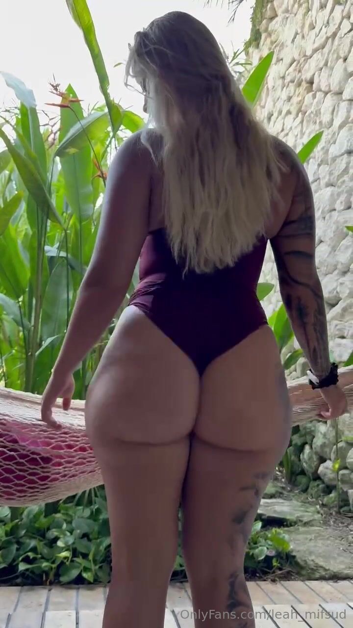 Leah_Mifsud ass from behind outdoor bikini OnlyFans_001