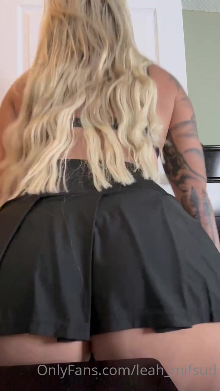 Leah_Mifsud ass from behind cleavage miniskirt Leaked OnlyFans