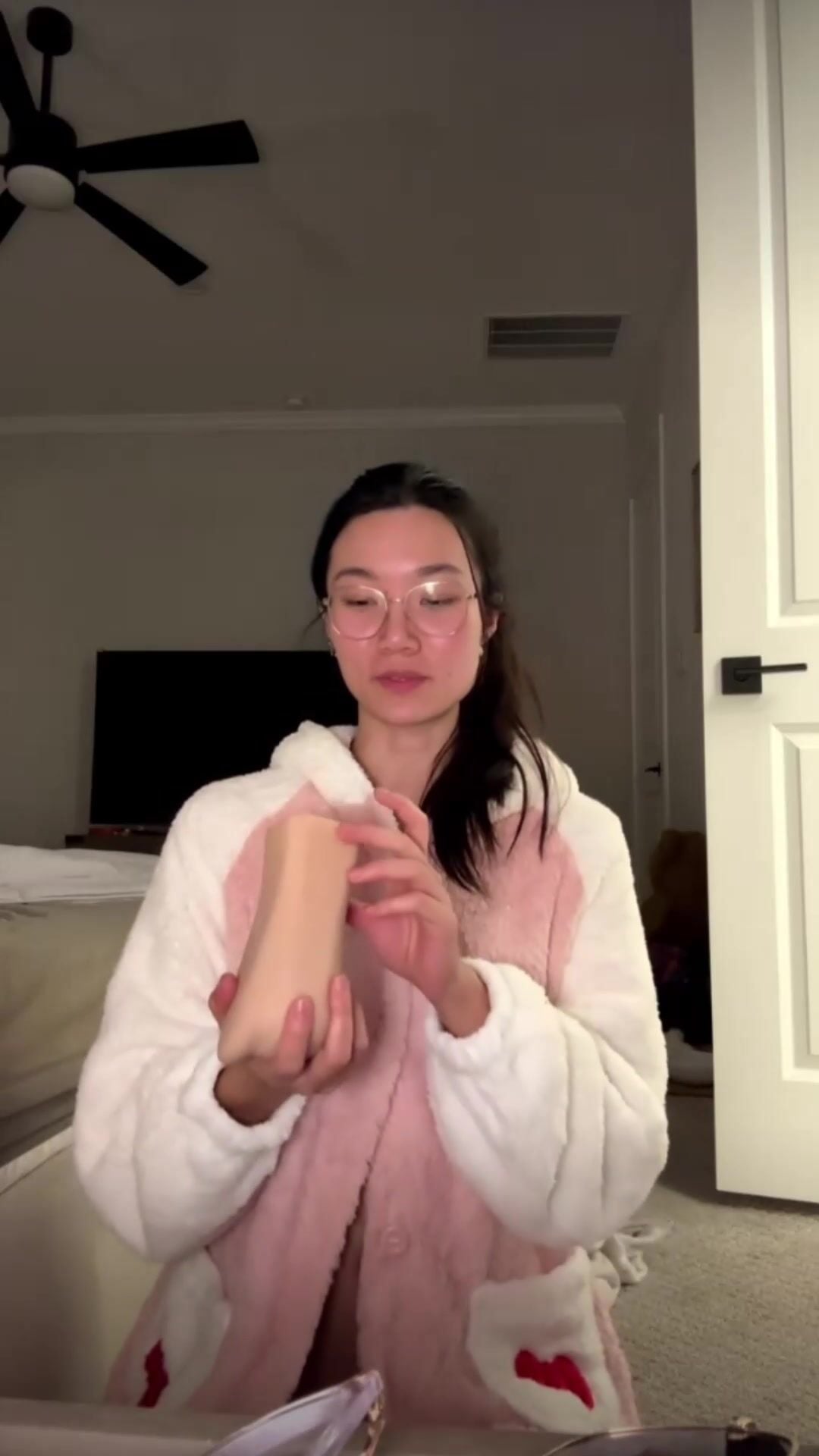 Lucy Mochi Cleavage OF