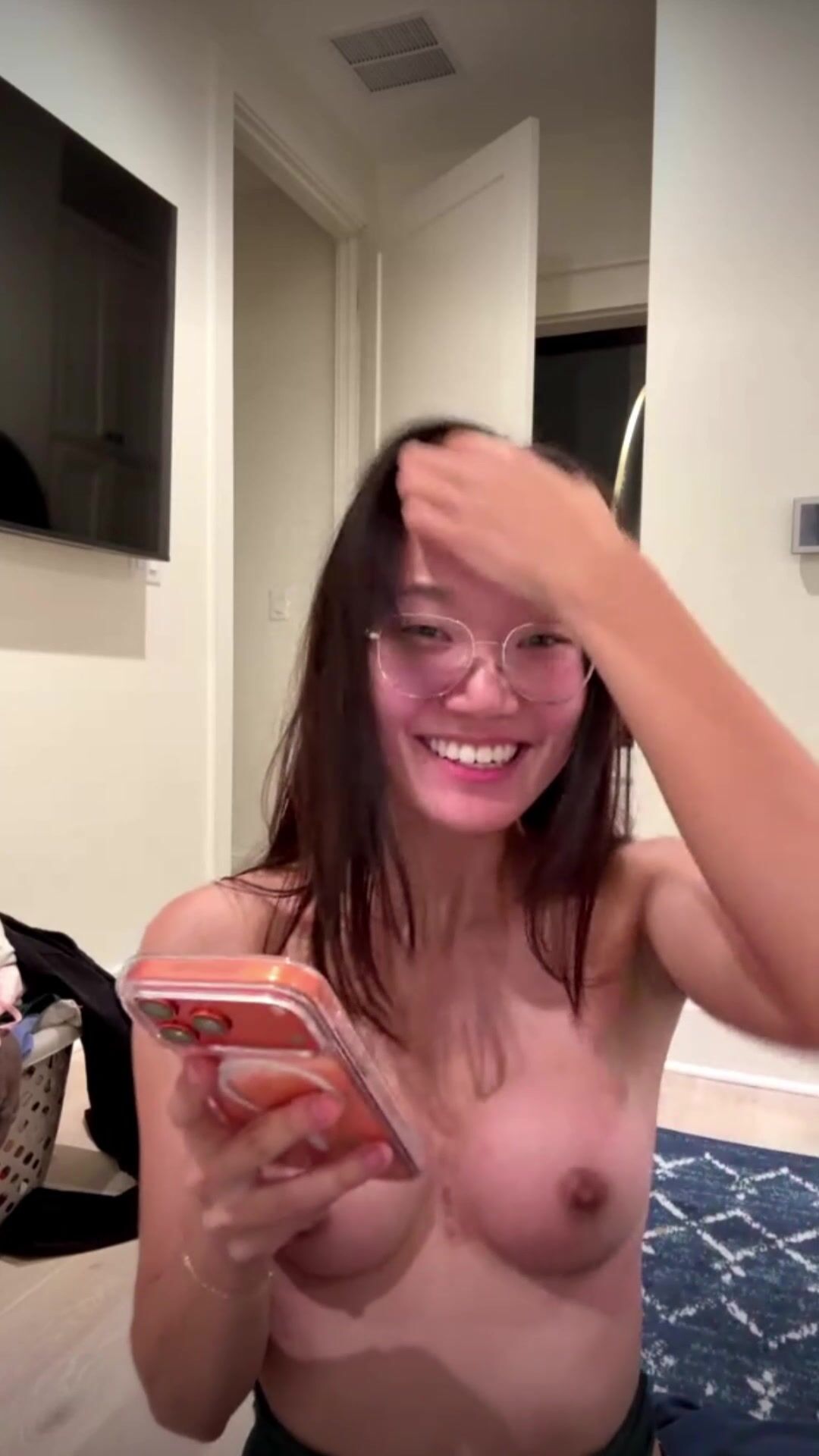 Lucy Mochi Nude Bathroom