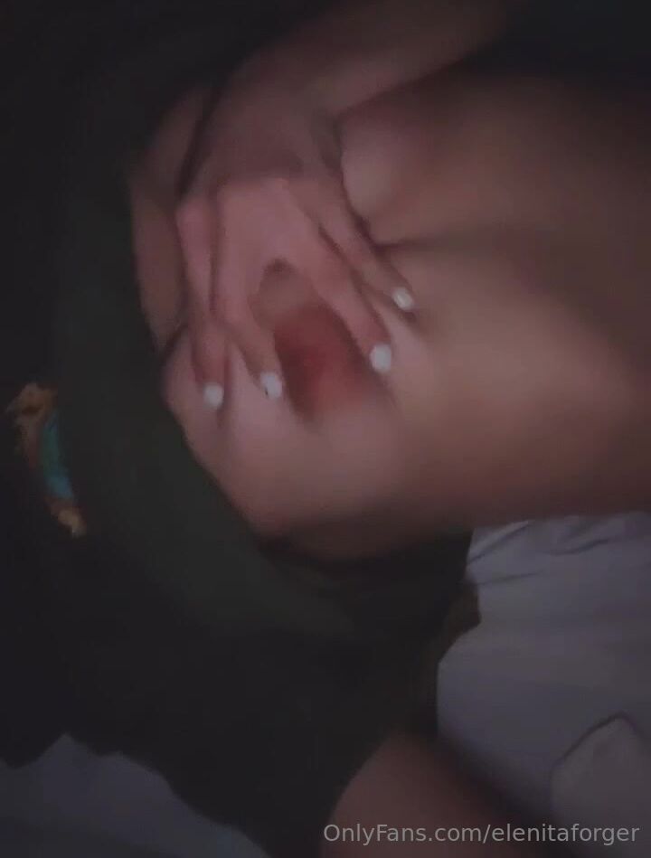 Elenitaforger Pussy Close-Up NSFW