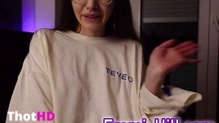 EmmiHill 18yo German Teen With biggest Labia fuck herself