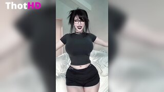 Pinkchyuwu Curvy Short Shorts NSFW
