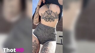 Sallydinosaur Braless Close-Up Leak