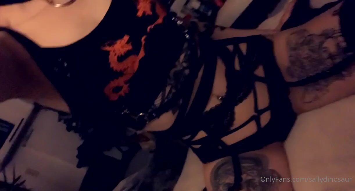 Sallydinosaur Close-Up Leaked
