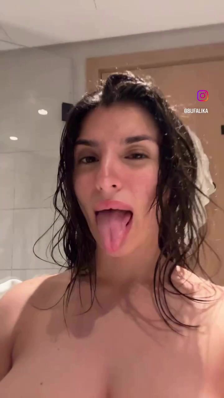 Ika D'Auria Big Tits Cleavage