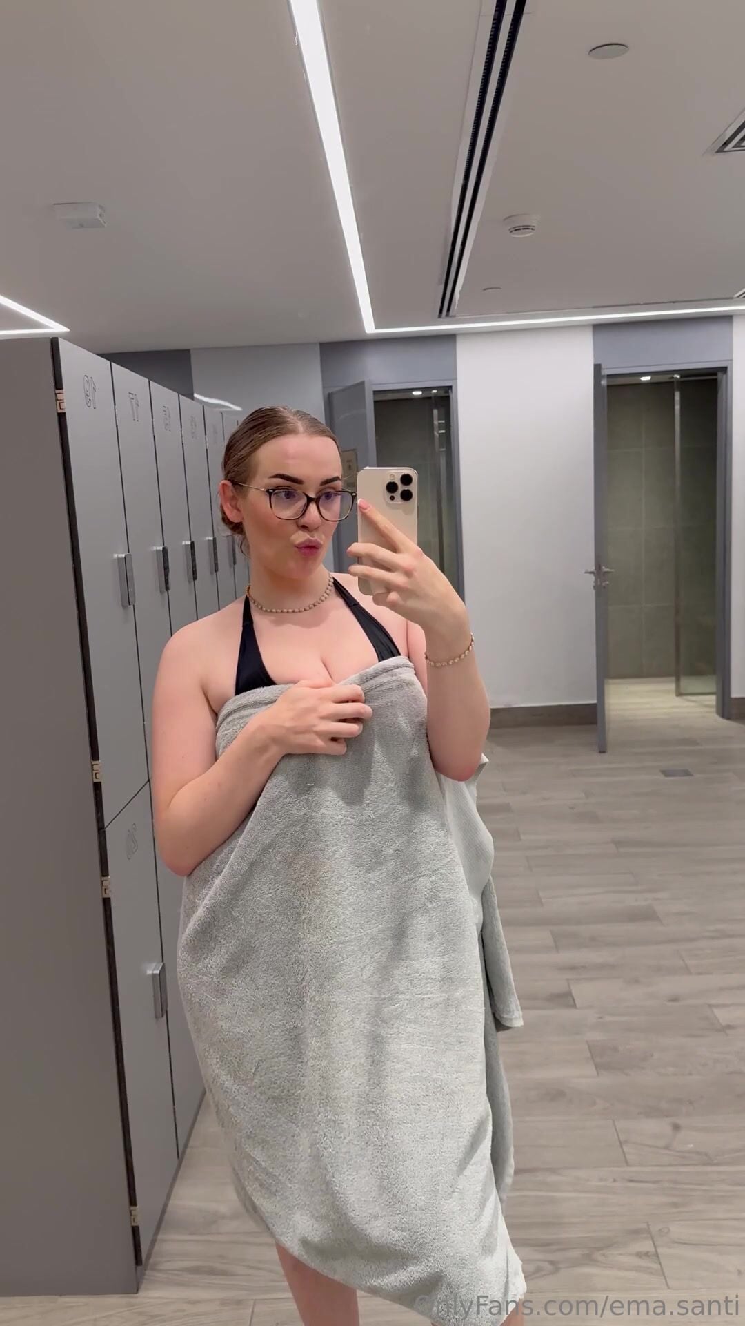 Ema.santi Towel and Cleavage Leak