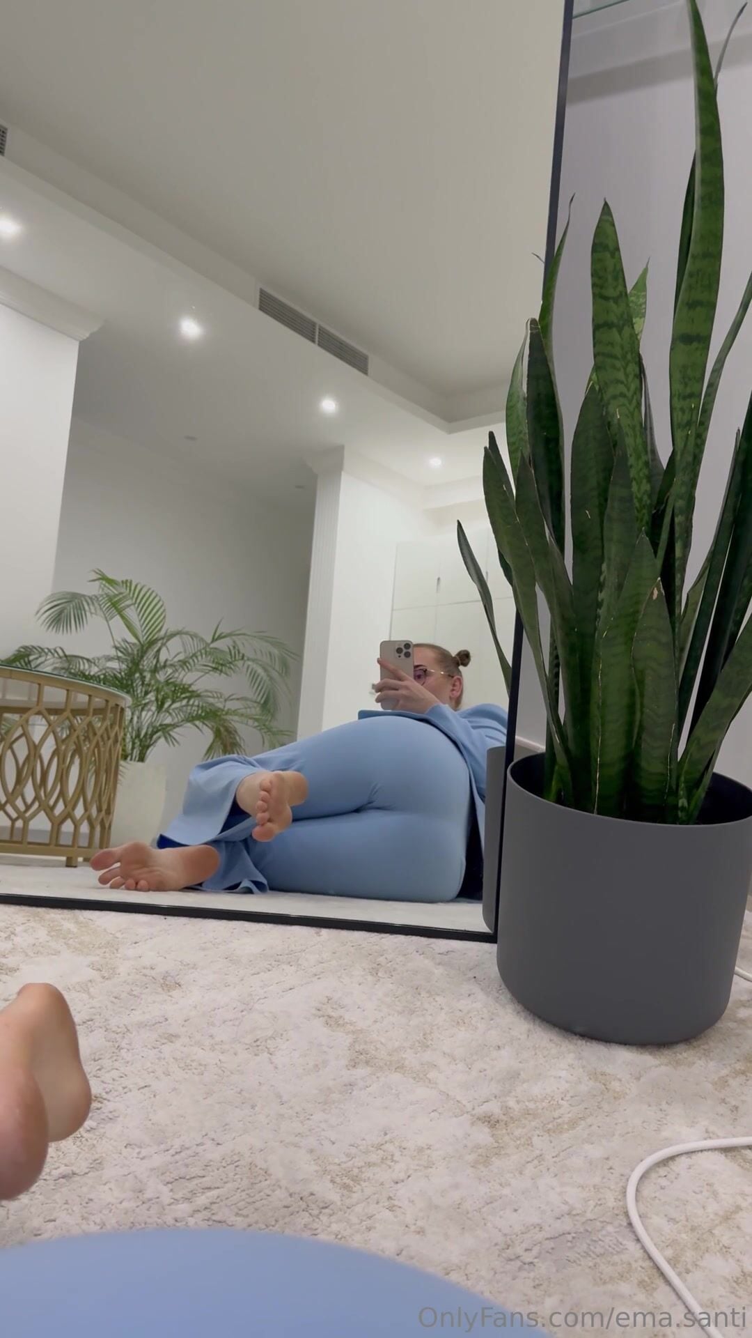 Ema.santi Ass and Feet Leaked