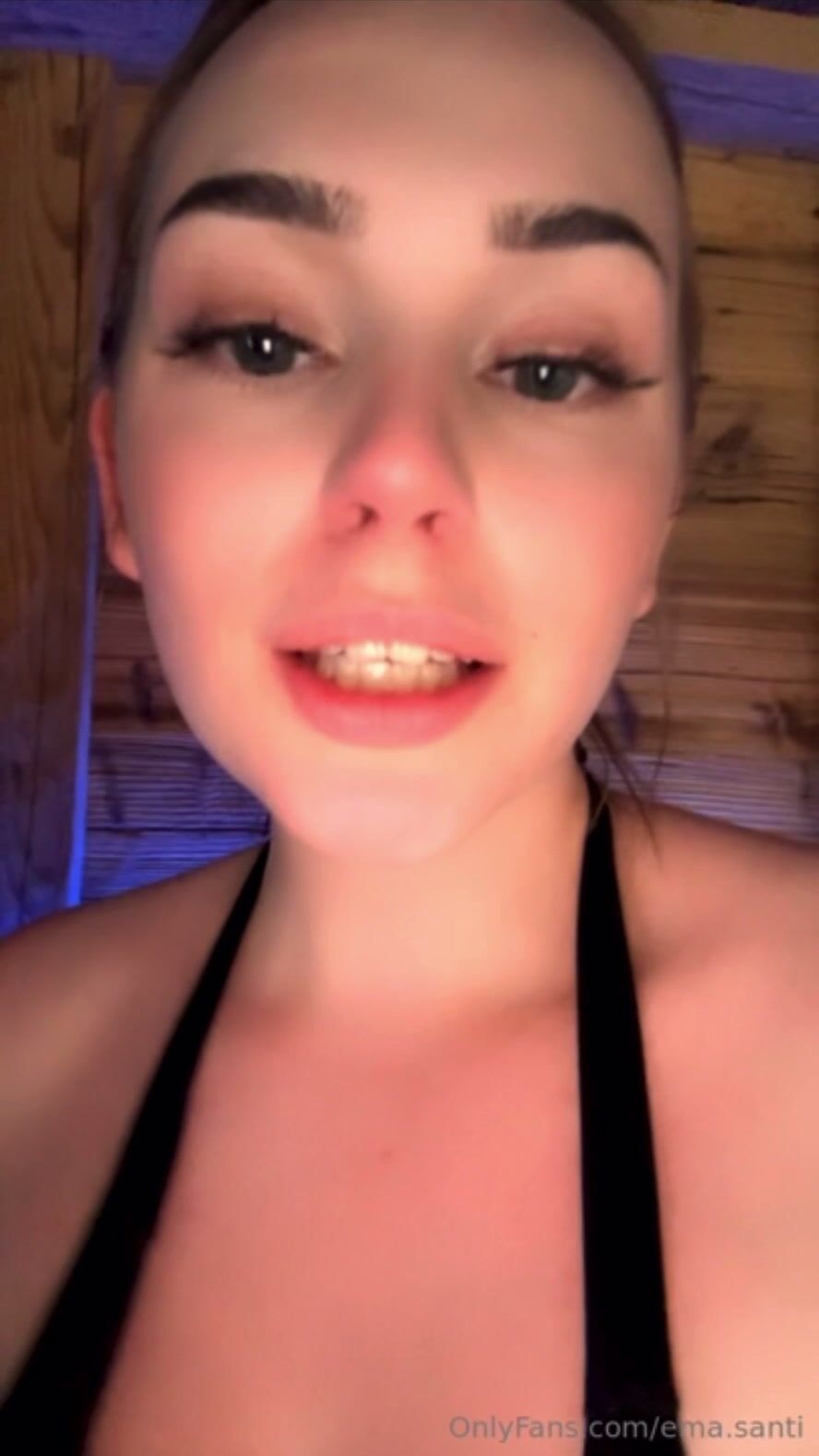 Ema.santi Big Tits Cleavage Clip_001