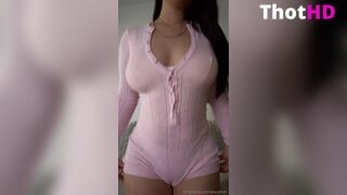 Joyymei Ass and Cleavage XXX