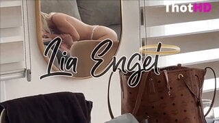 Lia Engel OMG - Freund von Emma FICKT mich während ich es IHR BESORGE