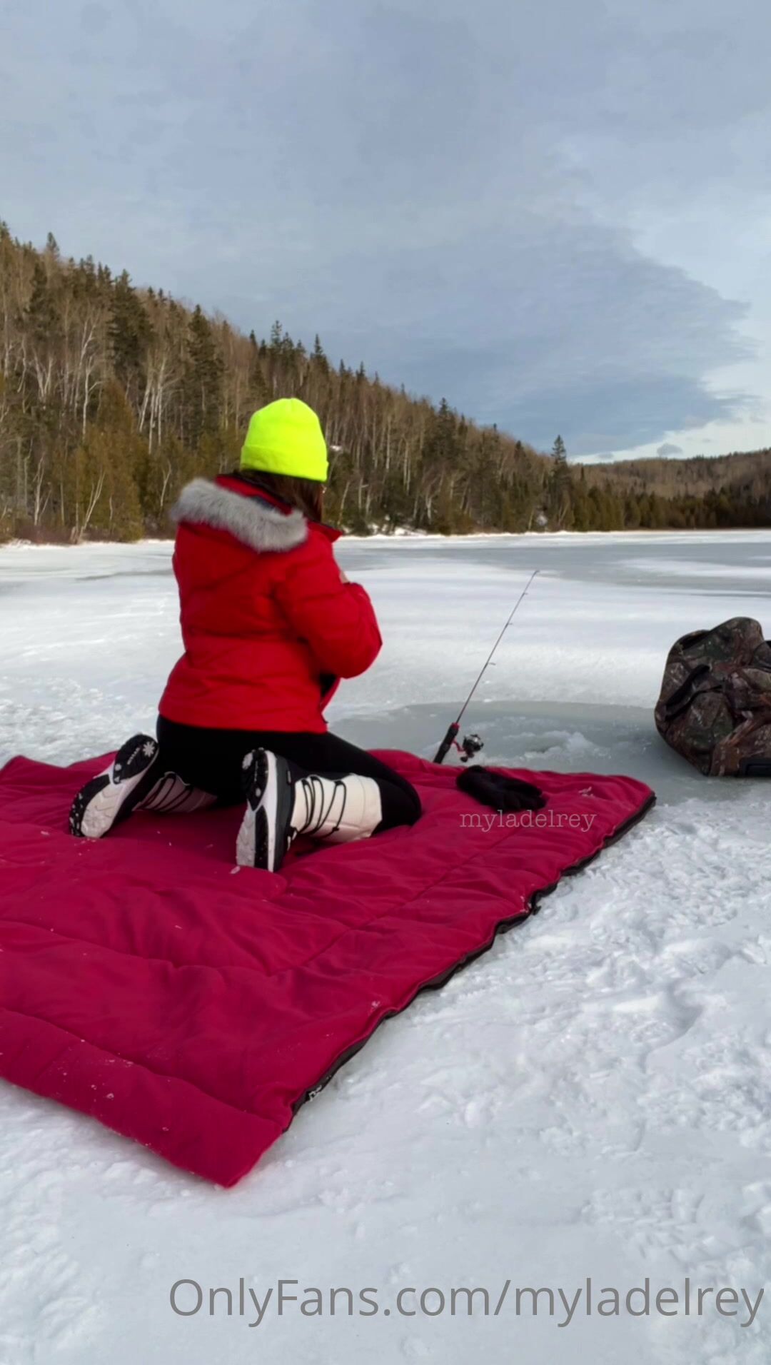 Myla Del Rey On All Fours Outdoor Clip