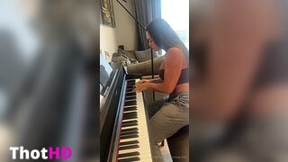 Rose Fittt Cleavage Video