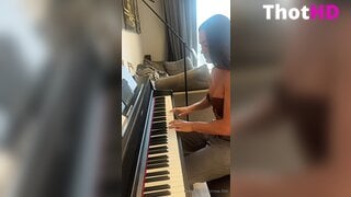 Rose Fittt Cleavage Video