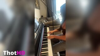 Rose Fittt Cleavage Video