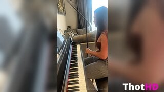 Rose Fittt Cleavage Video