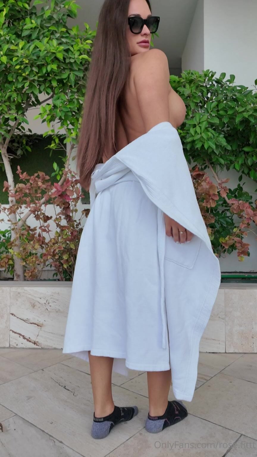 Rose Fittt From Behind OF_001