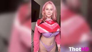 Yellz00 Big Tits Cleavage OnlyFans