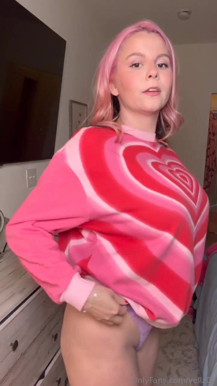 Yellz00 Big Tits Cleavage OnlyFans